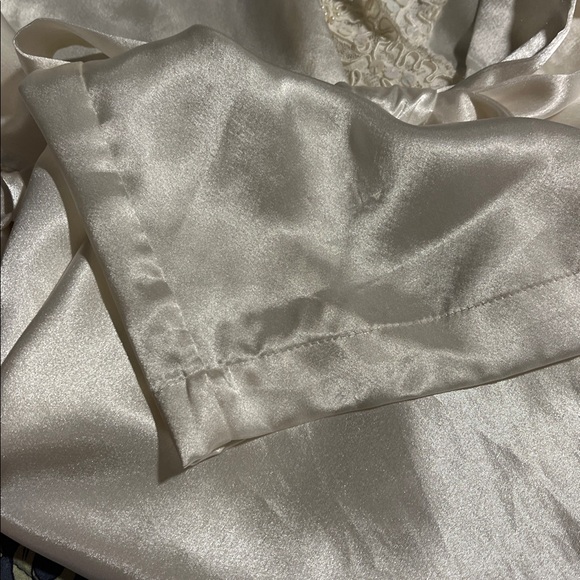 Vintage Victoria's Secret Cream bridal Satin Robe with Lace and sequin detail OS - Picture 5 of 5